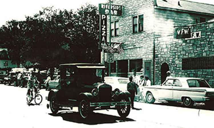 Historic Riverside Pizza