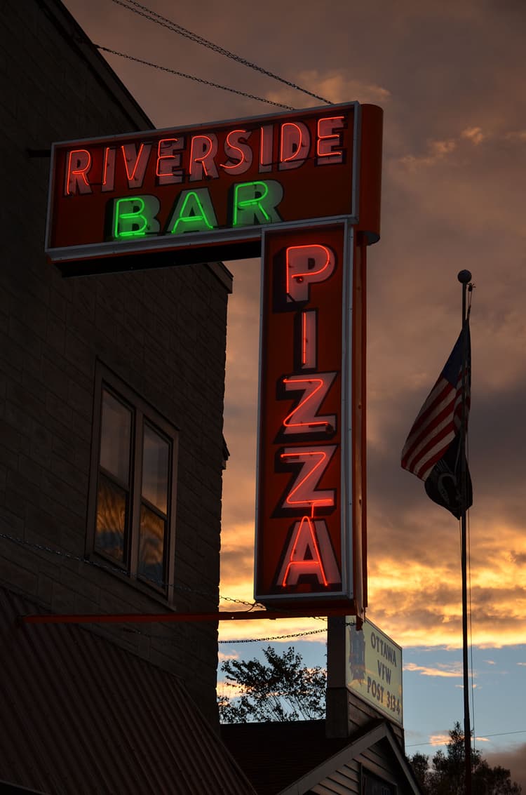 Historic Riverside Pizza